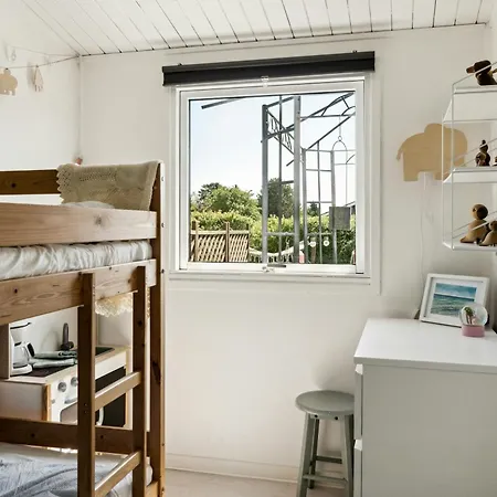 Family On Eno Offers Idyllic Island Life *