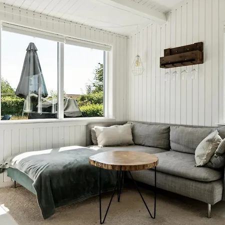 Family On Eno Offers Idyllic Island Life *